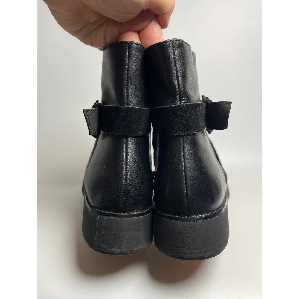 FitFlop Womens Black Leather Buckle Ankle Boots Side Zip Size 9 US